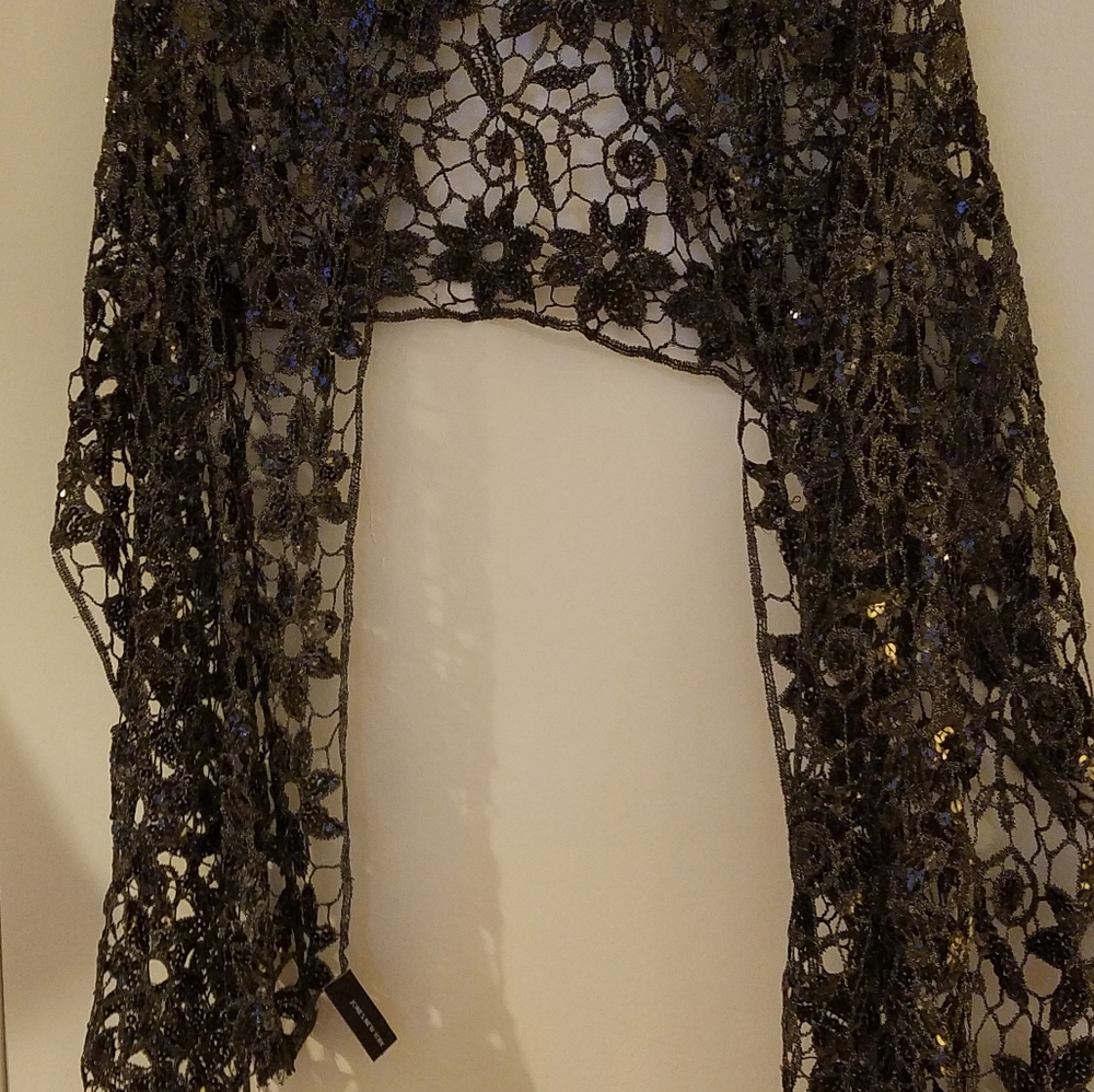 Black Shawl - Picture 2 of 4